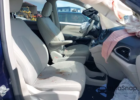 2017 Chrysler Pacifica Touring z USA, uszkodzony, nr VIN 2C4RC1DG7HR561440